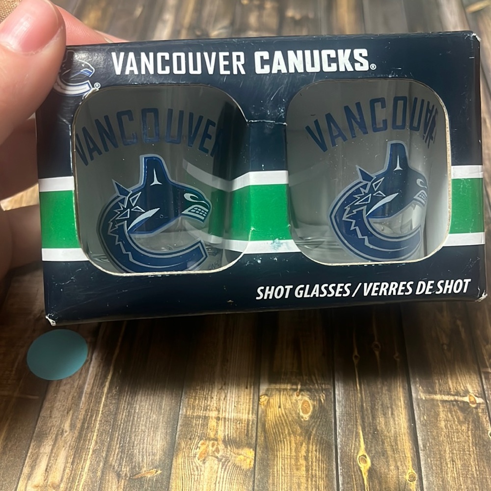 5for$10 NHL - Vancouver Canucks Two Pack of Shot glasses NWT in box